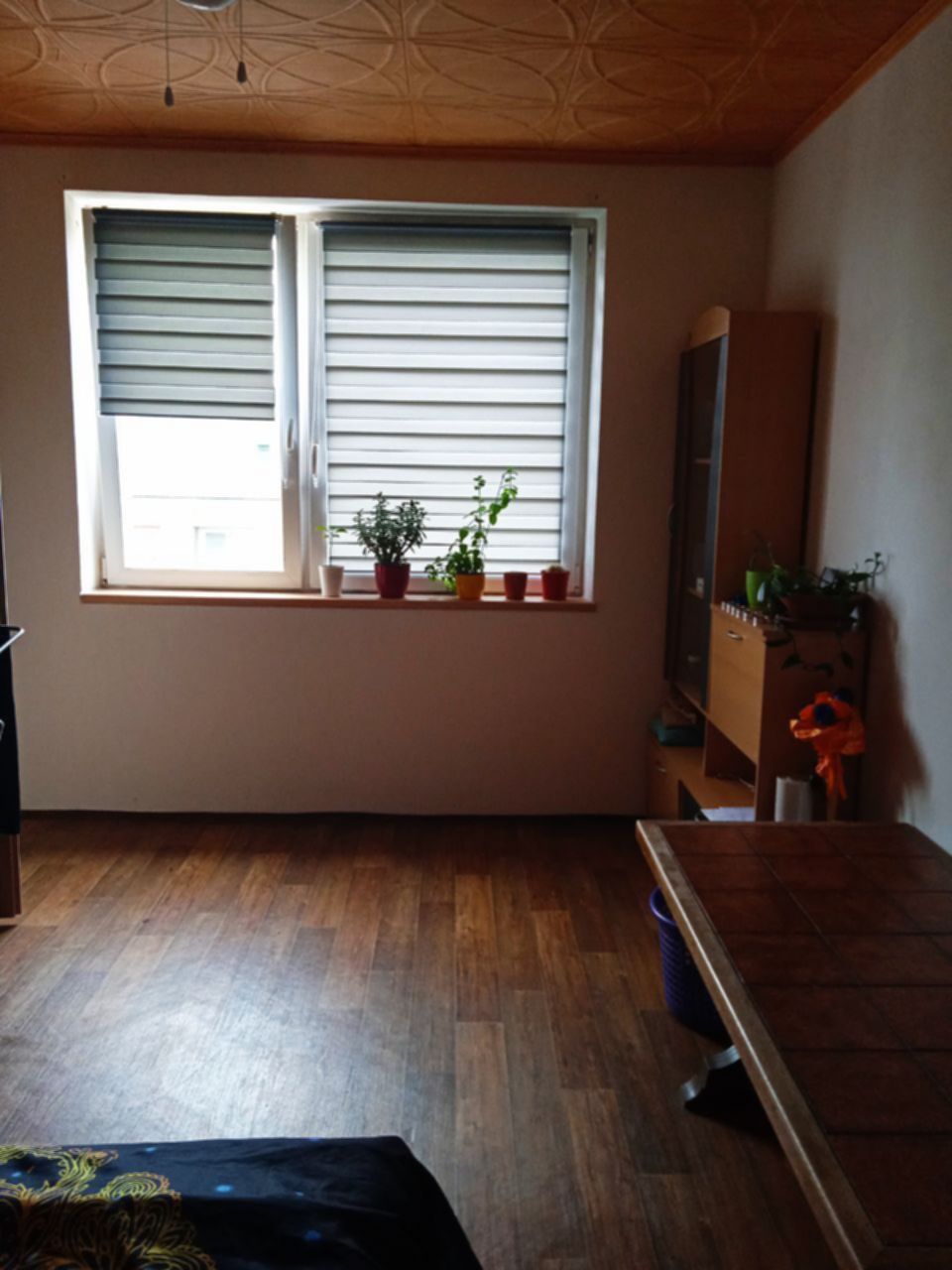 V zastoupení majitele nabízíme ke koupi velmi pěkný a udržovaný byt o dispozici 2+1 a celkové výměře 49 m², situovaný v klidné části Šumperka, v panelovém domě s dobrou občanskou vybaveností.
